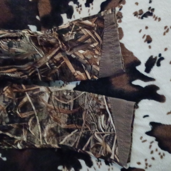 REALTREE CAMO, 4 POCKETS, PANTS, KIDS SIZE LARGE. - Picture 7 of 11